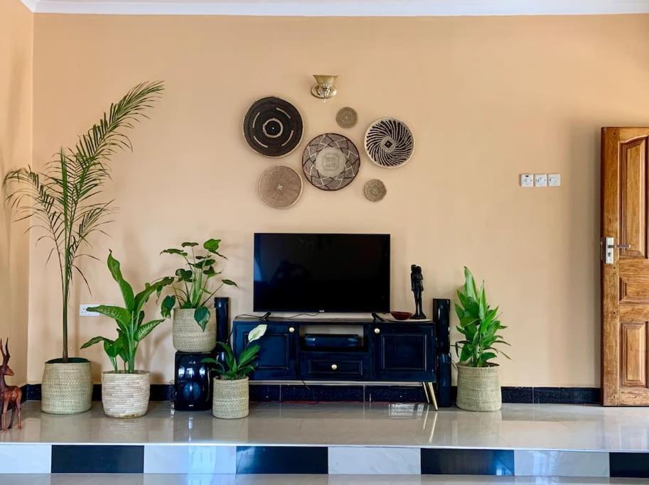 Bungalow X Garten & Terrasse X Wlan X Europaeisch Moshi Bagian luar foto