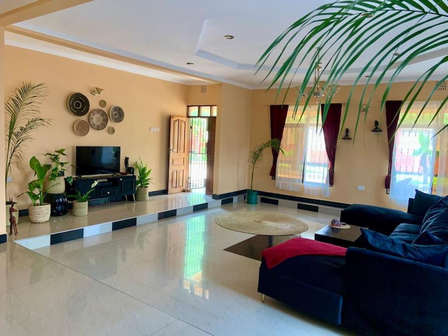 Bungalow X Garten & Terrasse X Wlan X Europaeisch Moshi Bagian luar foto
