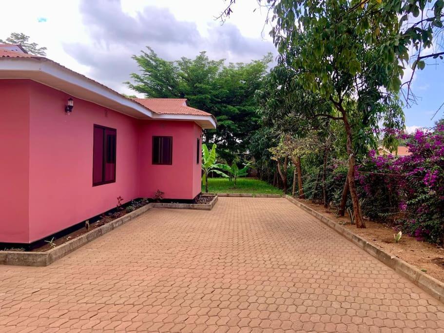 Bungalow X Garten & Terrasse X Wlan X Europaeisch Moshi Bagian luar foto